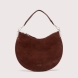 Bolso hobo de la marca Coccinelle, modelo SUNUP. Exterior en ante color marrón con detalle de logo en parte frontal. Interior amplio. Cierre con cremallera y asa de hombro. Medidas: alto 22cm y ancho 33cm. Este bolso Coccinelle SUNUP es un complemento sofisticado, ideal para combinar con tus looks de temporada!