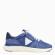 Deportivas de la marca Clarks, modelo HUGO. Elaboradas en naylon color azul con detalle en ante y logo de marca. Interior en piel color blanco con plantilla acolchada y extraíble para máxima comodidad. Suela plana de goma. Estas deportivas Clarks HUGO son un complemento ideal para ti!