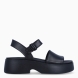 Sandalias para mujer de la marca Camper, modelo TASHA. Elaboradas en piel negra con plantillas de EVA y suelas de EVA XL EXTRALIGHT. Cierre con hebilla. Tasha es una atrevida plataforma con plantilla anatómica, suela ligera y empeine suave y acolchado que se convertirá en tu compañera diaria del verano.