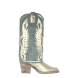 Botas de la marca Nemonic, modelo AMERIC-BO. Exterior de las botas Nemonic en piel dorada escarchada y tejano con detalles en piel de ante dorada escarchada. Cierre de las botas con cremallera crema. Botas con tacón de 7cm de altura estilo cowboy con cepillado efecto envejecido. Interior de las botas Nemonic piel color camel. Plantilla acolchada para máxima comodidad. Botas Nemonic America-Bo son la tendencia de ahora, te ayudarán a marcar un estilo que se diferencia de los demás y te arme outfits únicos.
