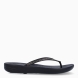 Sandalias de la marca Fitflop, modelo IQUSHION. Exterior elaborado en neopreno color negro con brillantes en pala. Interior en piel color negro. Suela plana de goma. Estas sandalias Fitflop IQUSHION son ideales para esta temporada!