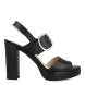 Sandalias de la marca Nerogiardini, modelo BLAZ. Exterior de las sandalias en piel color negro. Interior de las sandalias en piel color nude. Cierre de las sandalias Nerogiardini con hebilla metálica. Sandalias con tacón de 9cm de altura. Estas sandalias Nerogiardini BLAZ tiene una composición perfecta de tiras de piel y suelo de caucho, que brindan una comodidad y te ayudan a ganar altura con los pies en la tierra. No puede faltar en tu armario.