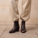 Botines de la marca Munné, modelo VESTE. Botines elaborados en piel con efecto desgatado tipo aviador color marrón. Botines con punta lápiz y tacón grueso de 5cm de altura. Estos botines Munné VESTE, son un complemento clásico, con estilo y elegancia, que dejará crear diferentes looks esta temporada!