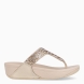 Sandalias de la marca Fitflop, modelo LULU. Sandalias elaboradas en neopreno color platino con brillantes en pala. Interior de esclavas en neopreno color nude. Suela de goma con una cuña de 6cm de altura. Estas sandalias Fitflop LULU son ideales para esta temporada!