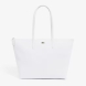 Bolso de la marca Lacoste, modelo L12. Elaborado en plástico rugoso color blanco. Este diseño de dimensiones generosas tiene espacio para todos tus objetos personales esenciales, incluido un portátil de 15
