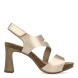Sandalias de la marca Itse, modelo LARE. Exterior de las sandalias en piel color platino. Interior de las sandalias en piel color beig. Cierre de las sandalias con velcro en el tobillo. Sandalias Itse con tacón de 8cm de altura. Estas sandalias Itse LARE son el complemento perfecto para lucirlas en esta temporada, con estilo y comodidad.