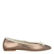 Bailarinas de la marca Itse, modelo MOIRA. Exterior de las bailarinas en piel color nude brillante con lazo en la pala. Interior de las bailarinas en piel color nude. Bailarinas con suela plana. Estas bailarinas Itse MOIRA son el complemento ideal para armar tus looks de temporada.