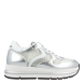 Deportivas de la marca Voile Blanche, modelo IZA. Exterior de las deportivas en piel color plata con efecto de rejilla. Interior de las deportivas en textil color blanco. Cierre de las deportivas con cordones blancos. Deportivas Voile Blanche con plataforma de 4cm de altura. Estas deportivas Voile Blanche Iza son unas clásicas en tu armario, te ayudarán a crear diferentes looks con la máxima comodidad!