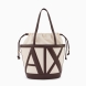 Bolso tipo cubo de la marca Armani Exchange, modelo RACHEL GRAN. Bolso elaborado en lona color marrón. Tiene una silueta depurada, definida por líneas suaves y una paleta de colores neutros, se presta a innumerables combinaciones de estilo, con logo en todo el bolso. Con asas extraíbles de hombro. Bolso Armani Exchange RACHEL GRAN, un accesorio imprescindible para la mujer moderna que busca un toque de lujo discreto, perfecto para guardar sus secretos cotidianos con elegancia y sofisticación.