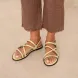 Sandalias de la marca Itse, modelo BELEN. Sandalias elaboradas en piel color amarillo. Interior de sandalias en piel color marrón Sandalias con tiras cruzadas en pala y cierre con tres hebillas, dos en pala y una en tobillo. Sandas Itse con suela de goma plana. Estas sandalias Itse BELEN son ideales para ti!