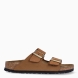 Sandalias de la marca Birkenstock, modelo ARIZONA BIRKO. Sandalias elaboradas en piel de alta calidad color camel, con base de corcho y látex de forma anatómica. Cierre de las sandalias con doble hebilla de espiga de metal con ajuste individual, en empeine y pala. Estas sandalias Birkenstock ARIZONA BIRKO son un complemento ideal para esta temporada, su diseño simple atemporal, lo hace el accesorio clásico para tus looks!