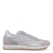 Deprotiva clásica de la marca Cetti, modelo 1259. Exterior de la deportiva en ante color beig. Interior de la deportiva en piel de color blanco. Cierre de la deportiva con cordones elásticos. Plantilla de piel acolchada para garantizar el máximo confort. Suela de goma de 2cm de plataforma. La deportiva Cetti 1259 es una deportiva muy cómoda y perfecta para el día a día!