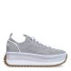 Depotivas de la marca Tamaris, modelo RAFA. Exterior de las deportivas en textil color gris. Interior de las deportivas en textil . Cierre de las deportivas con cordones en color blanco. Suelas de las deportivas Tamaris hechas de goma y dentadas. Deportivas con plataforma de 4,5cm de altura. Estas deportivas Tamaris Rafa, además de se cómodas, tienen un estilo único que te ayudarán a destacar en tu día a día.