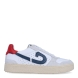 Deportiva de la marca Cruyff, modelo RONN. Exterior de la deportiva en piel con efecto troquelado color blanco con detalle en rojo y azul. Interior de la deportiva en textil de color blanco. Cierre de la deportiva con cordones. Suela de goma con 2cm de plataforma. Plantilla muy cómoda, acolchada para garantizar el máximo confort. La deportiva Cruyff RONN es una nueva y exclusiva technología de Cruyff que mejora el rendimiento gracias a una mayor amortiguación.