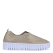 Deportivas de la marca Ilse Jacobsen, modelo Tulip Slip-In. Exterior elaborado en neopreno con efecto troquelado color platino. Interior en color beig. Suela de goma con 2cm de plataforma. Estas deportivas Tulip Slip-In son ideales en comodidad y estilo!