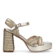 Sandalias de la marca Lola Casademunt, modelo SOFI. Exterior en piel trenzada color platino con tiras cruzadas en pala. Interior en piel color nude. Cierre con hebilla en el tobillo. Sandalias Lola Casademunt con tacón de 9cm de altura. Estas sandalias Lola Casademunt SOFI son un complemento ideal para lucir tus looks con estilo y comodidad a donde vayas!