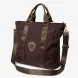 Bolso shopper Blauer, modelo SILVA01. Bolso fabricado en nailon técnico color marrón con detalles dorados. El diseño se caracteriza por amplias asas de cinta brillante, un bolsillo exterior plano con escudo del logo metalizado y una correa desmontable a juego. Este tote Blauer SILVA01 espacioso y ligero representa la combinación perfecta entre un estilo chic y funcionalidad para la mujer contemporánea. Medidas: 35 x 33 x 14cm