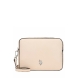 Bolso de la marca US POLO, modelo NEW MANSION. Elaborado en piel color blanco con logotipo en parte frontal. Interior en textil y con compartimentos. Cierre del bolso US POLO con cremallera y una asa bandolera. Medidas: alto 17cm y ancho 22cm. Este bolso US POLO NEW MANSION es ideal para llevar a todos lados!