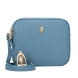 Bolso de la marca US POLO, modelo JONES. Bolso elaborado en piel color azul con logotipo en parte frontal. Cuenta con un ingenioso compartimento con cremallera y un útil bolsillo para el móvil que puede abrirse sin esfuerzo. La cremallera, elegante y práctica a la vez, mantiene sus pertenencias a buen recaudo y siempre fácilmente accesibles. Otra característica destacada es la correa para el hombro desmontable y ajustable. Gracias a su gran longitud, ofrece diversas opciones de transporte que se adaptan a su estilo personal. Medidas: alto 17cm y ancho 20cm. Este bolso US POLO JONES es un clásico, complemento ideal en elegancia y comodidad para diferentes looks!