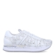 Deportiivas de la marca Premiata, modelo CONNY. Exterior de la deportivas en piel troquelada color blanco con estampado. Interior en piel color blanco. Cierre de las deportivas Premiata con cordones azules. Deportivas con plataforma de 3cm de altura con detalle de estampadodel logo. Estas deportivas Premiata CONNY son la combinación perfecte entre lo clásico, cómodo y original. Será tu complemento perfecto para esta temporada!