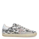 Deportivas de la marca Premiata, modelo STEVEND. Exterior de las deportivas en tejano con estampado animal print de leopardo, detalle de logo de la marca en color rosa. Interior de las deportivas en piel color blanco. Cierre de las deportivas Premiata con cordones. Deportivas con suela plana. Estas deportivas Premiata STEVEND son un complemento ideal para tu armario de temporada!