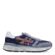 Deportiva clásica de la marca Premiata, modelo Mick. Exterior de la deportiva de ante de color azul, con detalles de ante de color camel y gris. Interior de la deportiva de piel de color blanco. Cierre de la deportiva con cordones. Deportiva con suela de goma de 3 cm de cuña. Deportiva con plantilla acolchada y de piel para garantizar la máxima comodidad. La deportiva Mick de Premiata es una deportiva cómoda, perfecta para cualquier plan!