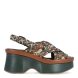 Sandalias de plataforma de la marca Pons Quintana, modelo Lille. Elaborado en piel trenzadas a mano color verde. Pala cruzada. Cierre mediante hebilla en el tobillo. Plataforma trenzada a tono. Descubre la sofisticación y el confort en las sandalias con plataforma de Pons Quintana. Su plataforma ergonómica de 7 cm asegura comodidad durante todo el día . Sandalias Pons Quinatan LILLLE, perfectas para eventos especiales o para elevar tus outfits diarios.