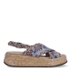 Sandalias de la marca Pons Quintana, modelo LORE. Exterior en piel trenzada multicolor en tonalidades azul y marrón con tiras cruzadas en pala. Interior en piel color marrón claro. Cierre de sandalias Pons Quintana con hebilla en tobillo. Suela trenzada con cuña dd 5cm de alturas. Estas sandalias Pons Quintana LORE son ideales para esta temporada!