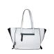 Bolso de la marca Rebelle, modelo JOLANDA. Elaborado en piel color blanco, formando parte de la colección VIBRANT. Cierre con cremallera. Se caracteriza por su doble portabilidad, se puede llevar al hombro y, gracias a la correa de hombro desmontable y ajustable, se puede llevar cruzado. Medidas: alto 26cm y ancho 31cm. Este bolso Rebelle JOLANDA es ideal para llevarlo a todos lados!