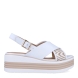 Sandalias de la marca Regarde Le Ciel, modelo SHEYLA. Exterior en piel color blanco, con pala cruzada y estampado. Interior en piel color nude. Cierre de sandalias Regarde Le Ciel con hebilla en tobillo y cuña de 6cm de altura. Estas sandalias Regarde Le Ciel SHEYLA es un complemento clásico de temporada, ideal para tu día a día!