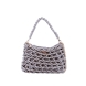 Bolso de la marca Simosastre, modelo ELOISE. Bolso fabricado en tejido de tela con forma de cuerdas color plata, con cierre cremallera y bolsillos interiores, asa estilo hobo en poli piel al tono con mosquetones y asa de cadena. Medidas: alto 19cm y ancho 29cm. Este bolso Simosastre ELOISE es ideal para lucirlo esta temporada!