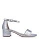 Sandalias de la marca Tamaris, modelo SANTE. Exterior de las sandalias en piel color plata. Interior de las sandalias en piel color beig. Cierre de las sandalias Tamaris con hebilla en el tobillo. Sandalias con tacón de 4cm de altura. Estas sandalias Tamaris SANTE son unas clásicas para lucirlas en tus eventos más importantes con la máxima comodidas posible.