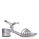 Sandalias de la marca Tamaris, modelo ZOE. Exterior en piel color plata con detalle de brillantes en tiras de pala. Interior en piel color plata. Cierre de las sandalia Tamaris con hebilla en tobillo y tacón de 4cm de altura. Estas sandalias Tamaris ZOE son ideales para tus eventos importantes, con ellas lucirás un estilo único!