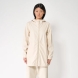 Chaqueta impermeable de la marca Tanta, modelo Brouillard está confeccionada con nuestro icónico tejido de PU en color blanco. Es 100% impermeable y cuenta con todas las costuras selladas para una protección superior. Los detalles de la prenda incluyen aberturas laterales redondeadas, cremalleras impermeables al tono y un corte en A. Un básico imprescindible en tu armario.
