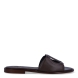 Chanclas de la marca Itse, modelo BRITNE. Exterior en piel color marrón con detalle de círculos cruzados en la pala. Interior en piel color marrón con logo de marca. Chanclas con suela de goma y plana. Estas chanclas Itse BRITNE son unas clásicas, ideales para combinarlas con diferentes looks esta temporada!