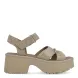 Sandalias de la marca UGG, modelo ANKLE STRAP. Exterior en ante color camel con tiras cruzadas en pala. Interior en piel color camel. Cierre de sandalias Alpe con velcro en tobillo. Sandalias con tacon cuña a de 6cm de altura y 4cm de plataforma. Estas sandalias UGG ANKLE STRAP es un complemento ideal para tus looks de temporada!