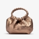 Bolso pequeño de la marca Unisa, modelo ZAMELI. Bolso de mano fabricado en piel color oro. Asas redondas trenzadas de piel al tono. Bandolera ajustable crossbag en piel. Cierre mediante imán. El bolso ZAMELI es un complemento esencial para esta temporada.Medidas: 15cm x 23cm x 6cm