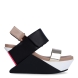 Sandalias de la marca United Nude, modelo Delta Wedge.Exterior de las sandalias en piel color negro con detalle en dorado en la parte de la pala y toque color rosa fluor. Interior de las sandalias de piel. Cierre de las sandalias United Nude con doble velcro, en el talón y en el empeine. Sandalias con cuña de 7cm de altura con plataforma delante de 4cm. Estas sandalias United Nude Delta Wedge tiene el diseño moderno y vanguardista, ideal para quienes buscan un estilo cómodo y original a la vez.