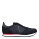 Deportiva de la marca Armani Exchange, modelo MILAN. Exterior de la deportiva de ante y de nylon de color negro, con detalles en rojo. Detalle logotipo lateral en piel de color negro. Interior de la deportiva de textil de color blanco. Cierre de la deportiva con cordones. Deportiva con suela de goma de 2 cm de plataforma. Deportiva con plantilla acolchada. La deportiva MILAN de Armani Exchange es una deportiva clásica y cómoda, perfecta para el día a día.