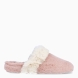 Zapatillas de casa la marca Macarena modelo ANAIS172. Exterior de pelo de color rosa con detalle de pelo blanco. Suela de goma. Comodidad absoluta.