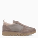 Deportivas de la marca Panchic, modelo P16. Exterior de las deportivas en ante color taupe. Interior de las deportivas en textil de color beig. Cierre de las deportivas Panchic con cordones elásticos color taupe. Plantilla acolchada y extraíble para máxima comodidad. Puntera de las deportivas de ante. Cuña de las deportivas Panchic de 3cm de altura. Estas deportivas Panchic P16, son un complementio indispensable y clásico en tu armario.