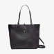 Bolso de la marca US POLO, modelo LINDER. Bolso elaborado en polipiel color negro cuenta con un interior organizado. Bolso no solo tiene un aspecto elegante, sino que también es duradero y resistente. A esto se añade la correa de hombro de longitud media, que hace que sea versátil de llevar. Bolso US POLO LINDER es un complemento tanto para el día a día como para ocasiones especiales, esta bolsa es la elección ideal. Medidas: alto 31cm y ancho 34cm.