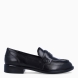 Mocasines de la marca Tamaris, modelo MYLA. Exterior en piel color negro con detalle de hebilla en pala. Interior en piel color negro con plantilla acolchada y extraíble para máxima comodidad. Suela de goma con una cuña de 2cm de altura. Estos mocasines Tamaris MYLA son unos clásicos, ideales en tu día a día!