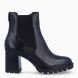 Botines de la marca Tamaris, modelo ALONDRA. Exterior en piel color negro con punta redonda. Interior en piel color negro. Botines con cierre de gomas elásticas y suela dentada con 7cm de altura. Estos botines Tamaris ALONDRA son ideales para elevar tus looks! un clásico que no debe faltar en tu armario!