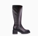 Botas mosquetera de la marca Tamaris, modelo FINNA. Exterior en piel color marrón con puntera redonda. Interior en piel color marrón. Botines con cierre de cremallera y suela dentada con cuña de 6cm de altura. Estas botasTamaris FINNA son un clásico que no debe faltar en tu armario!